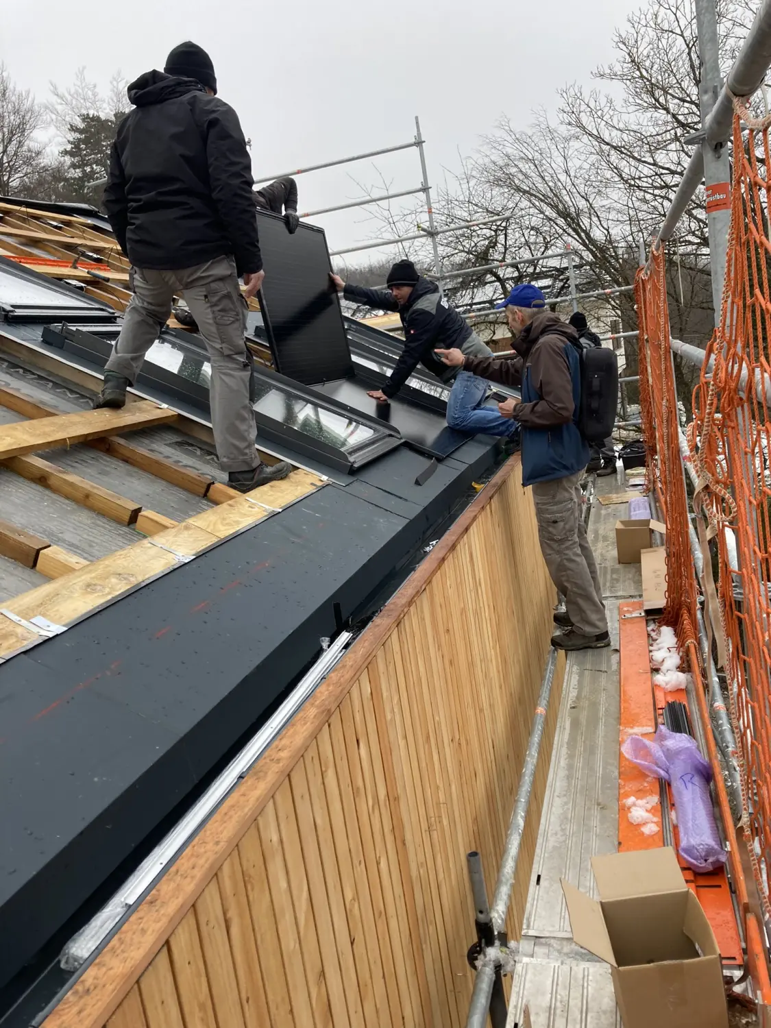 Installation eines Solarprojekts von SolarRoof GmbH 