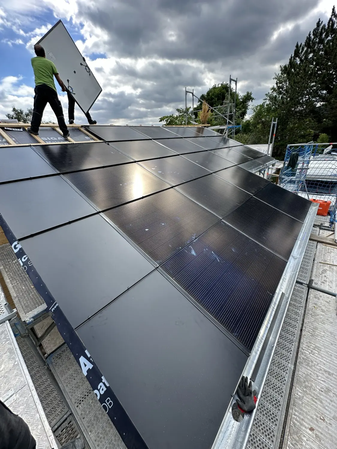 Installation eines Solarprojekts von SolarRoof GmbH 