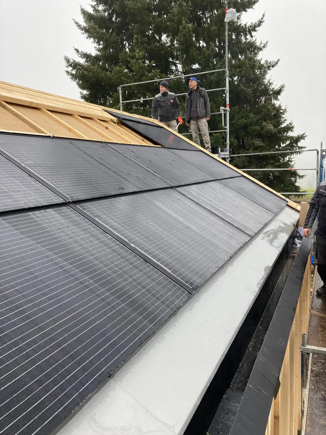 Installation eines Solarprojekts von SolarRoof GmbH 