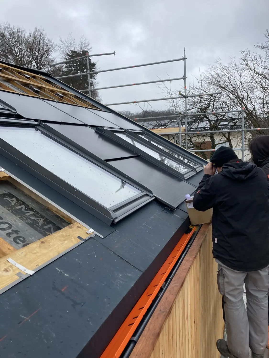 Installation eines Solarprojekts von SolarRoof GmbH 