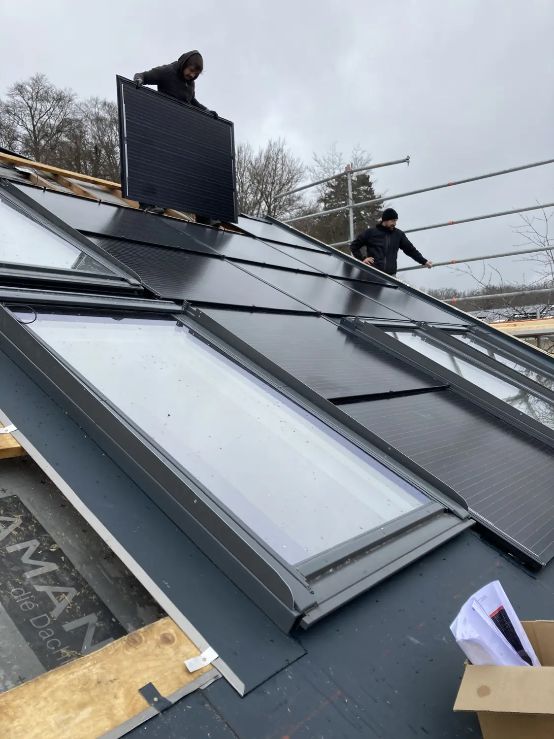 Installation eines Solarprojekts von SolarRoof GmbH 