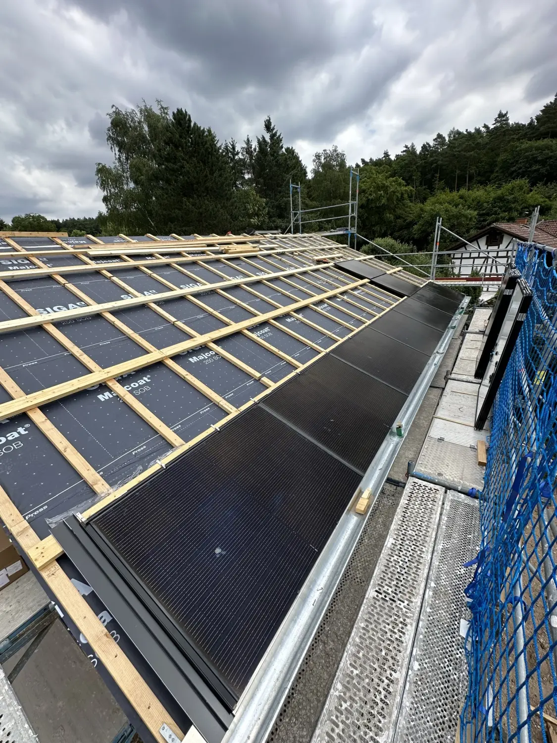 Installation eines Solarprojekts von SolarRoof GmbH 