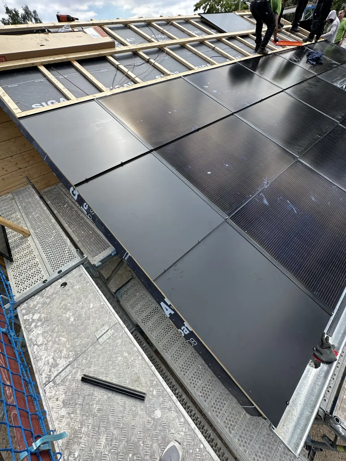 Installation eines Solarprojekts von SolarRoof GmbH 