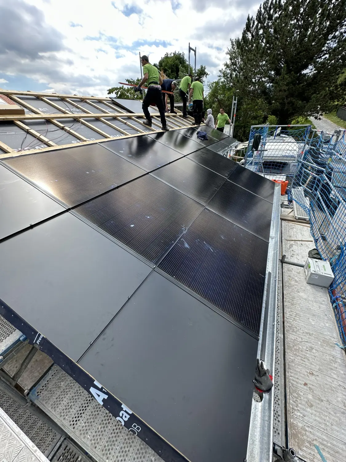 Installation eines Solarprojekts von SolarRoof GmbH 