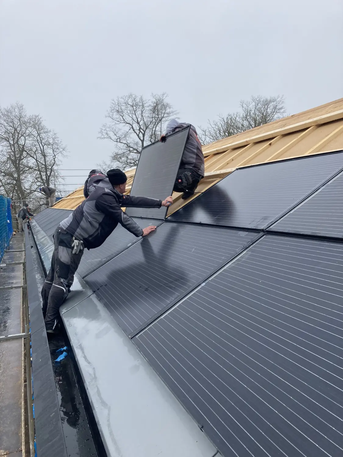Installation eines Solarprojekts von SolarRoof GmbH 